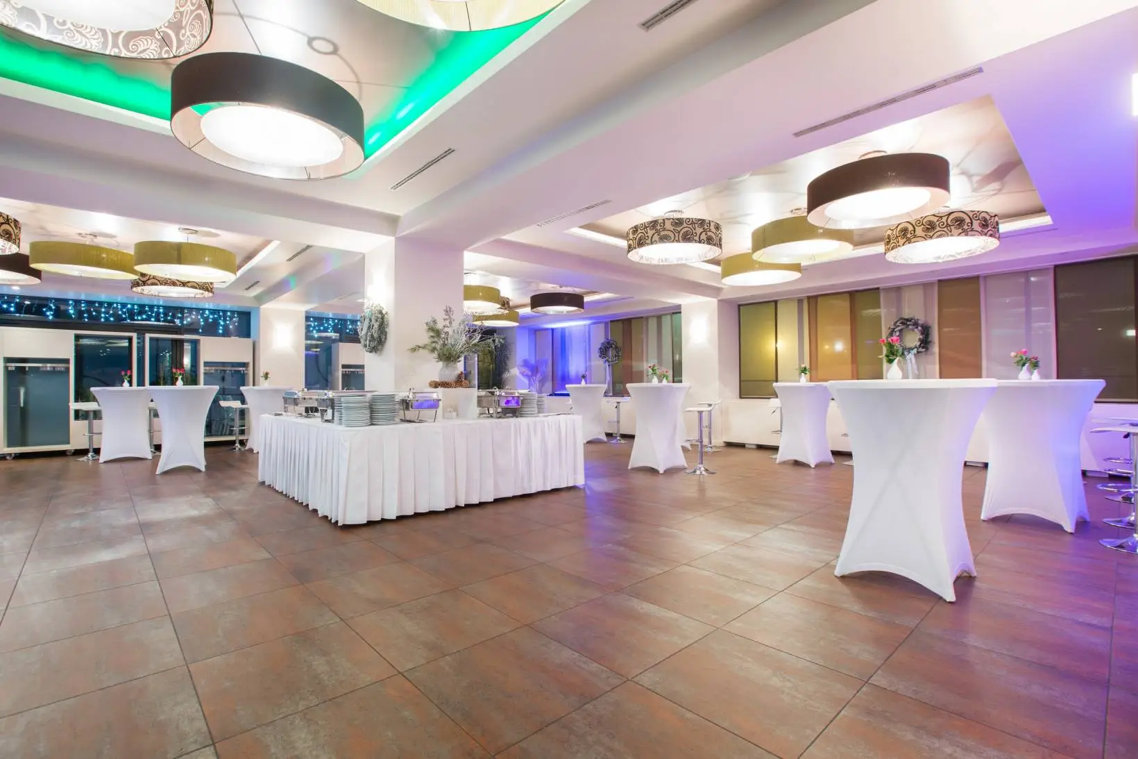 C6 Restoran, caffe i dvorana