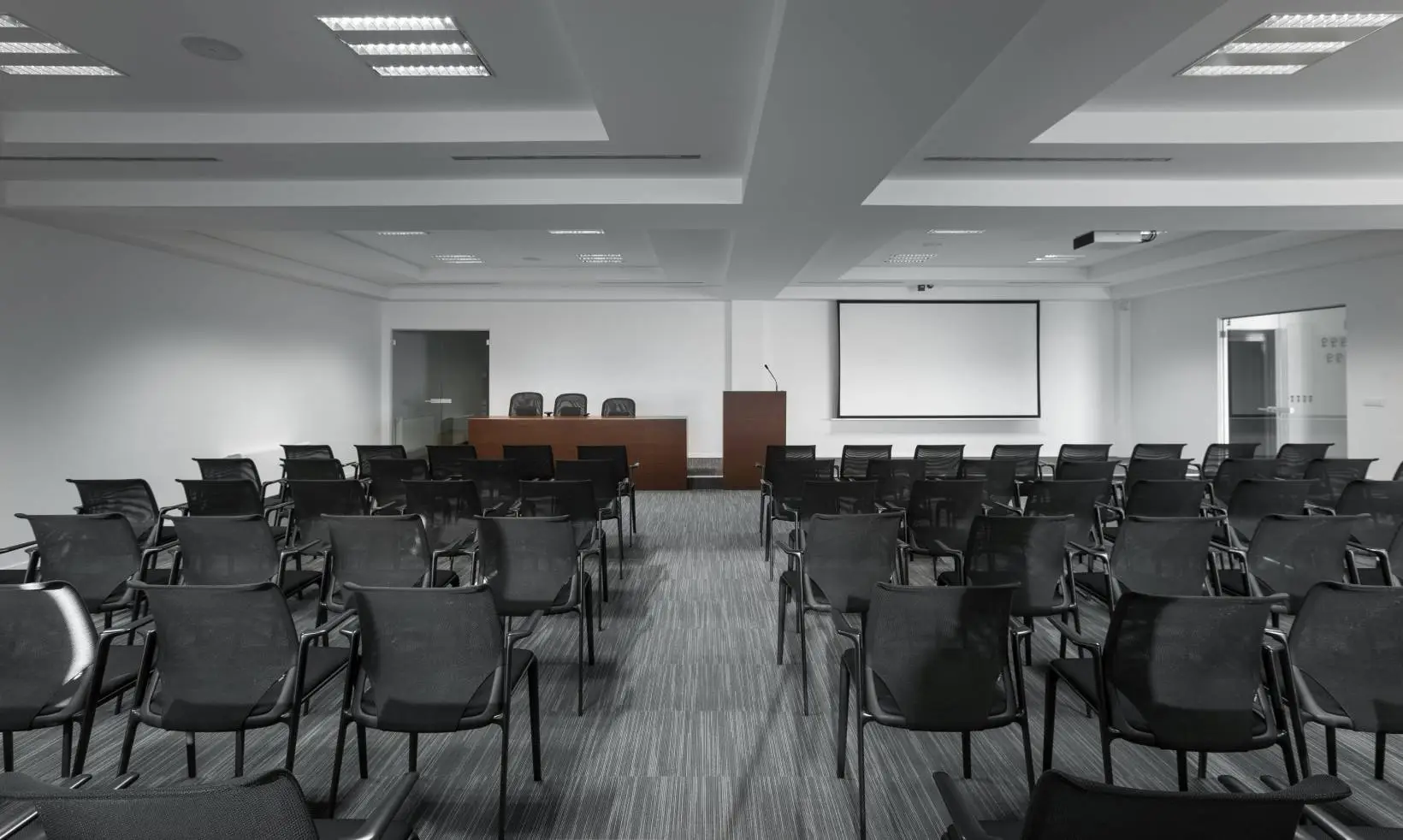 C6 Restoran, caffe i dvorana