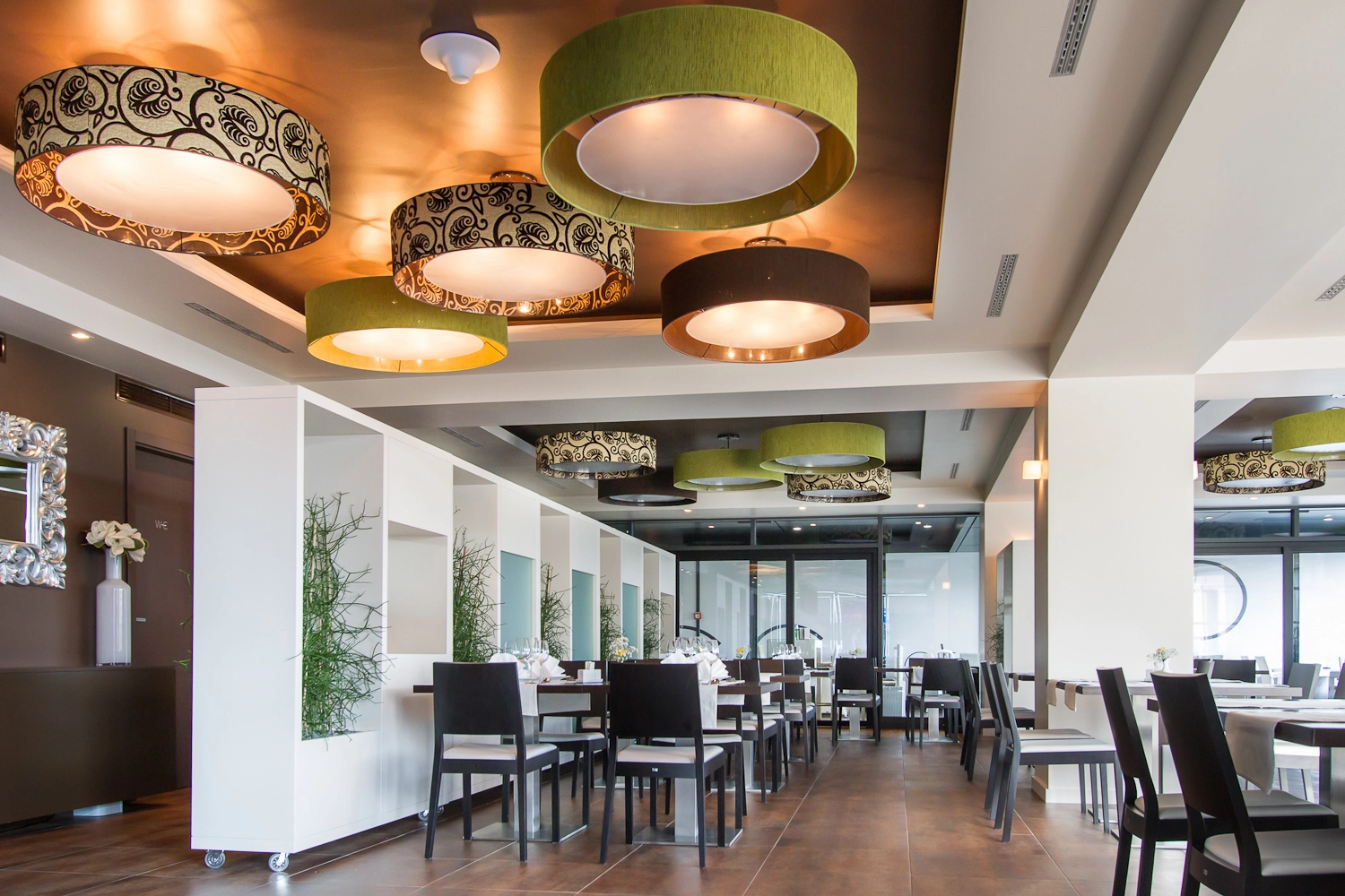 C6 Restoran, caffe i dvorana